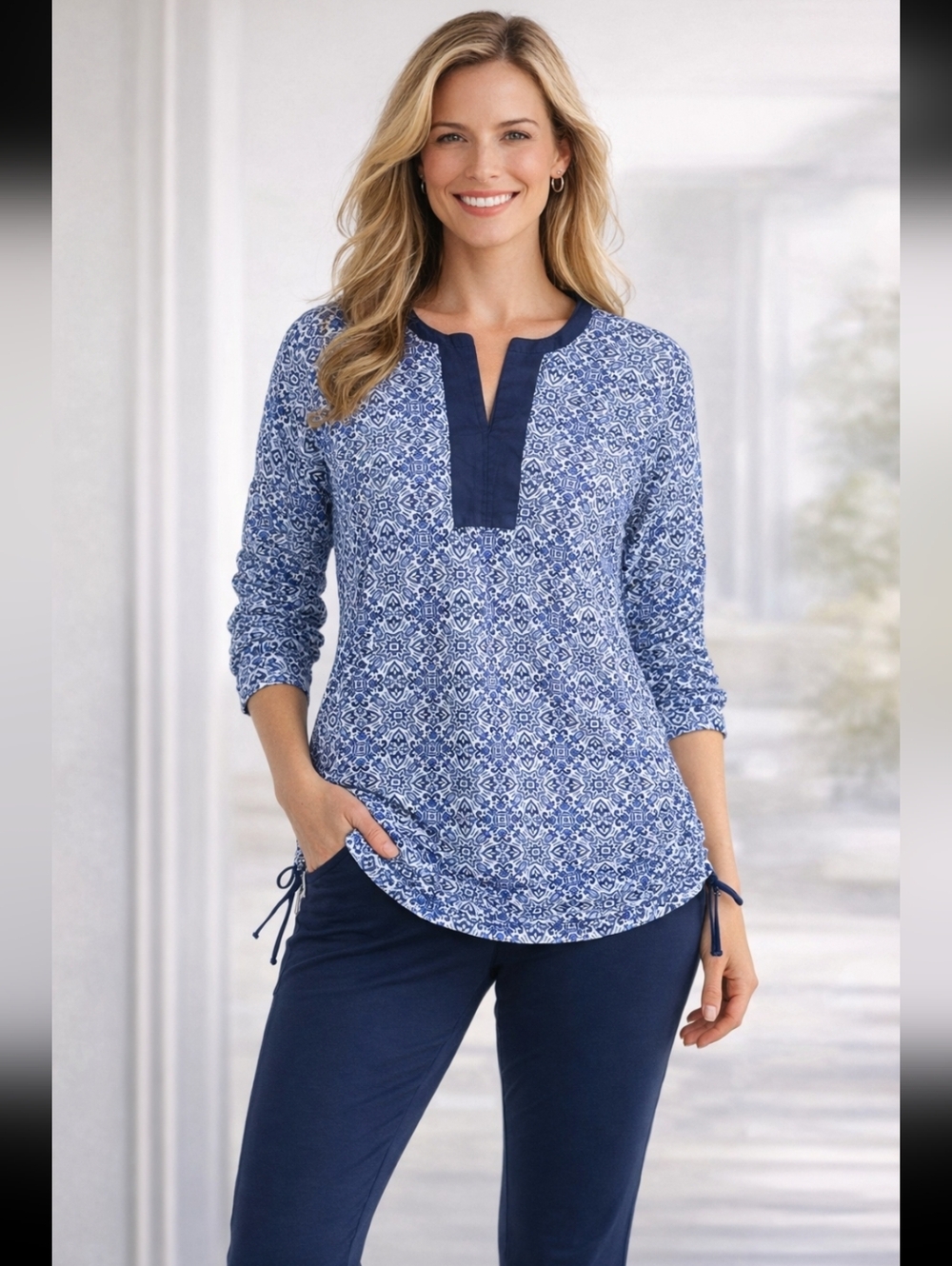 Lands' End Blue and White Geometric Activewear Top (SIZE:Large)